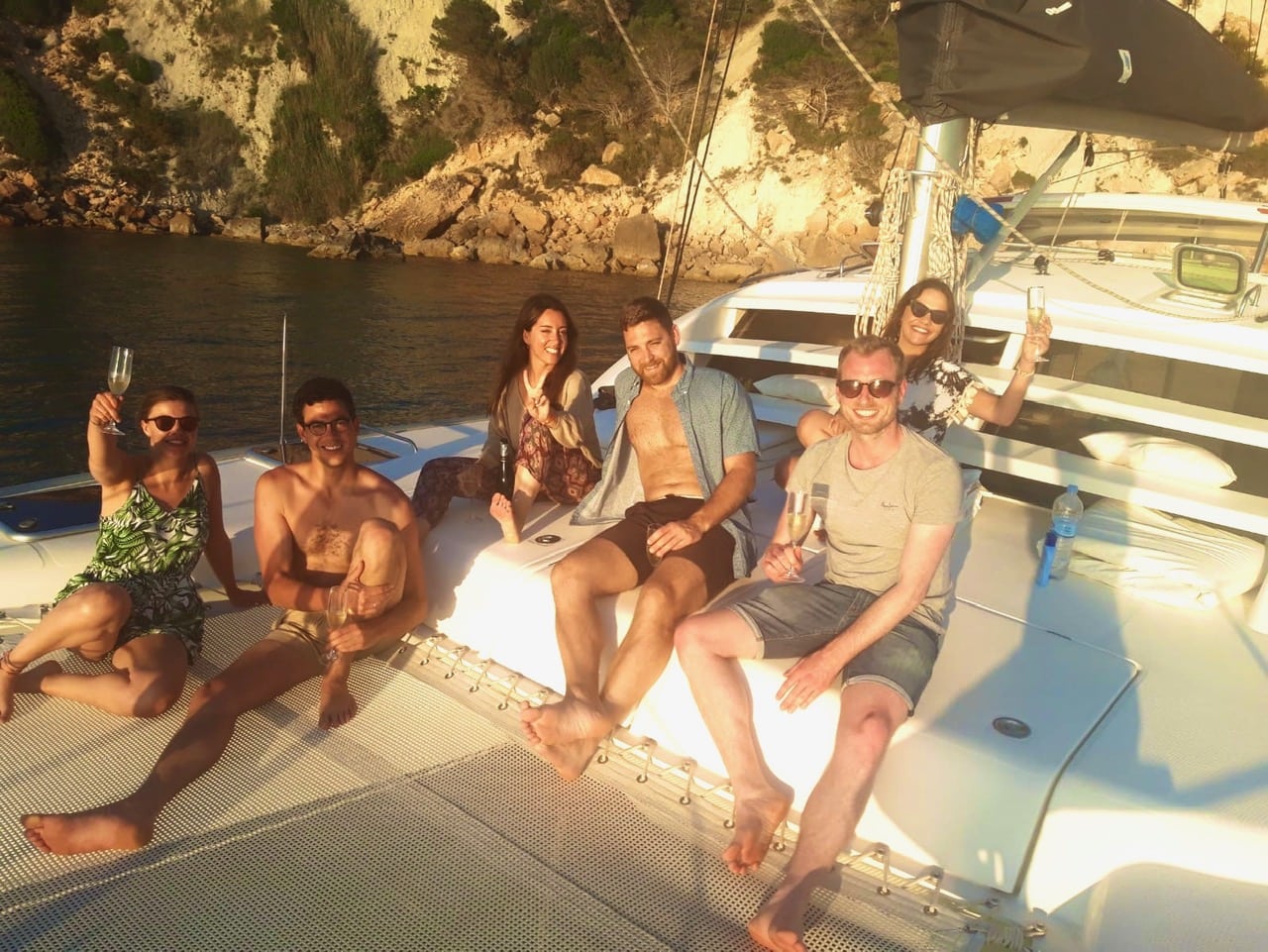 Viaje de novios catamaran Ibiza, tres parejas a bordo